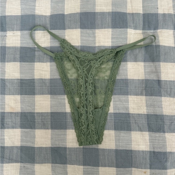 VS Lace Thong - Picture 2 of 2
